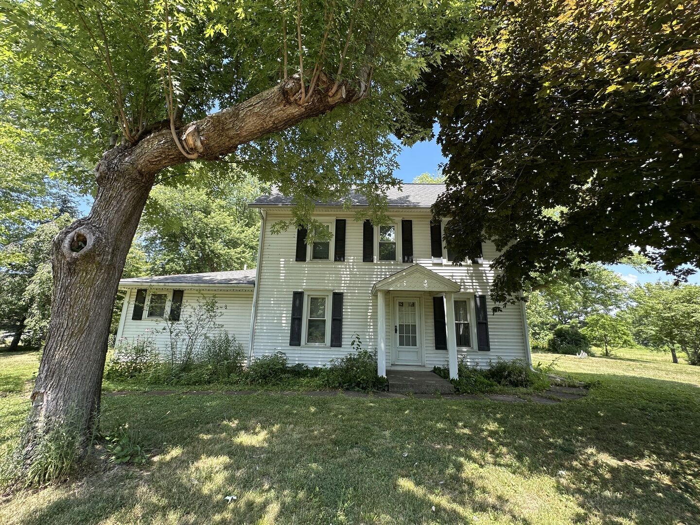 Property Photo:  1184 Il Route 10  IL 61856