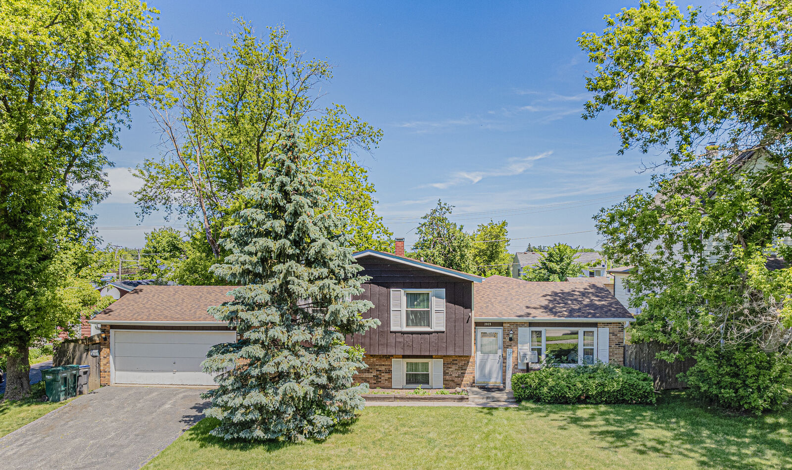 Property Photo: 2025 Hermon Avenue IL 60099
