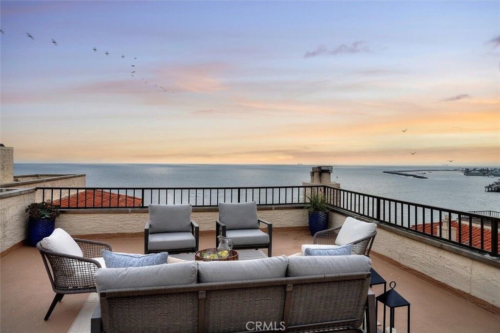 Property Photo:  555 Esplanade 620  CA 90277 
