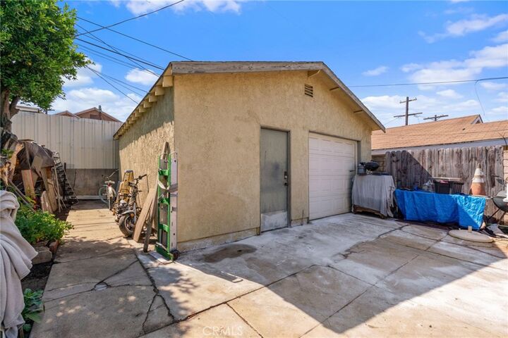 Property Photo:  1026 Sentinel Avenue  CA 90063 