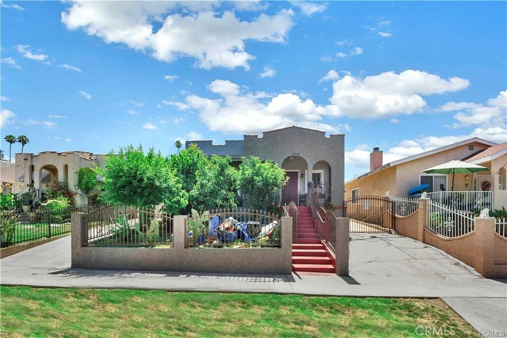 Property Photo:  1026 Sentinel Avenue  CA 90063 