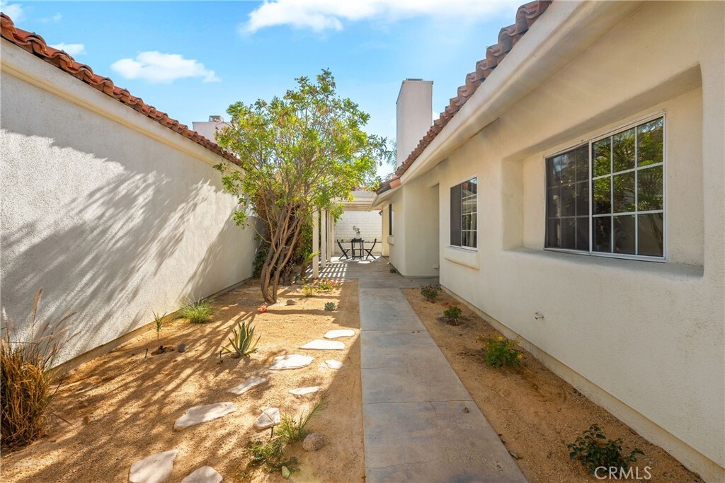 Property Photo: 43791 Calle Las Brisas W CA 92211