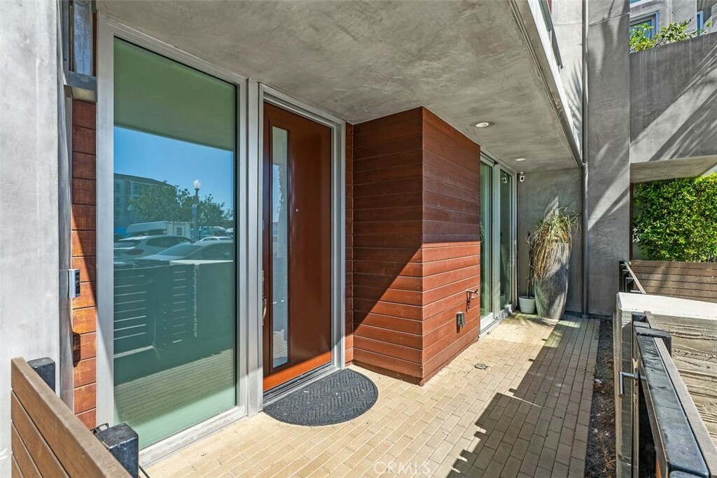 Property Photo: 3306 Via Oporto CA 92663