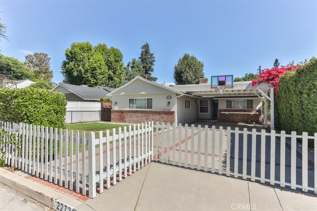 Property Photo: 22733 Clarendon Street CA 91367