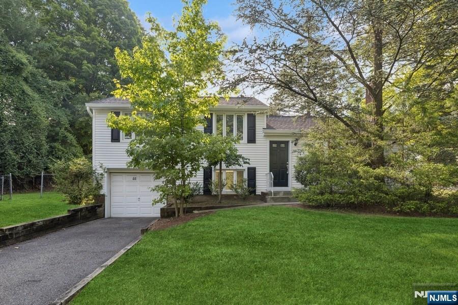 Property Photo:  44 Knickerbocker Road  NJ 07626 