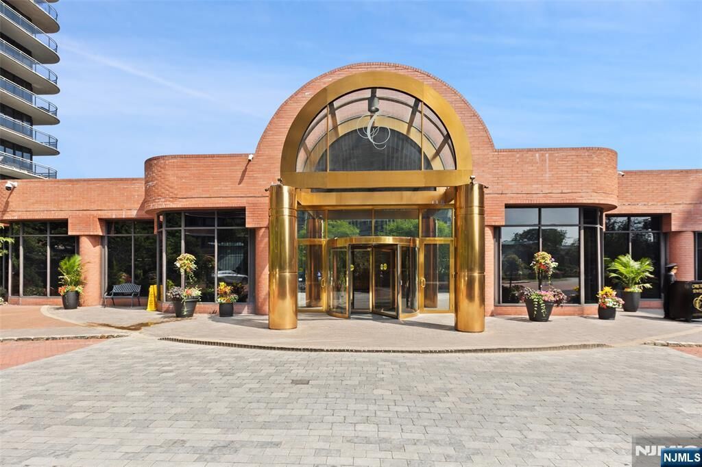 Property Photo:  100 Carlyle Drive 9as  NJ 07010 