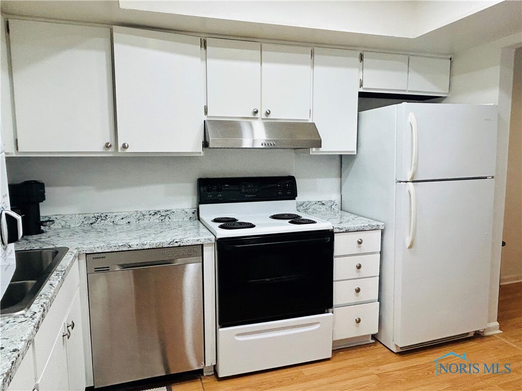 Property Photo: 4243 W Bancroft Street 202W OH 43615