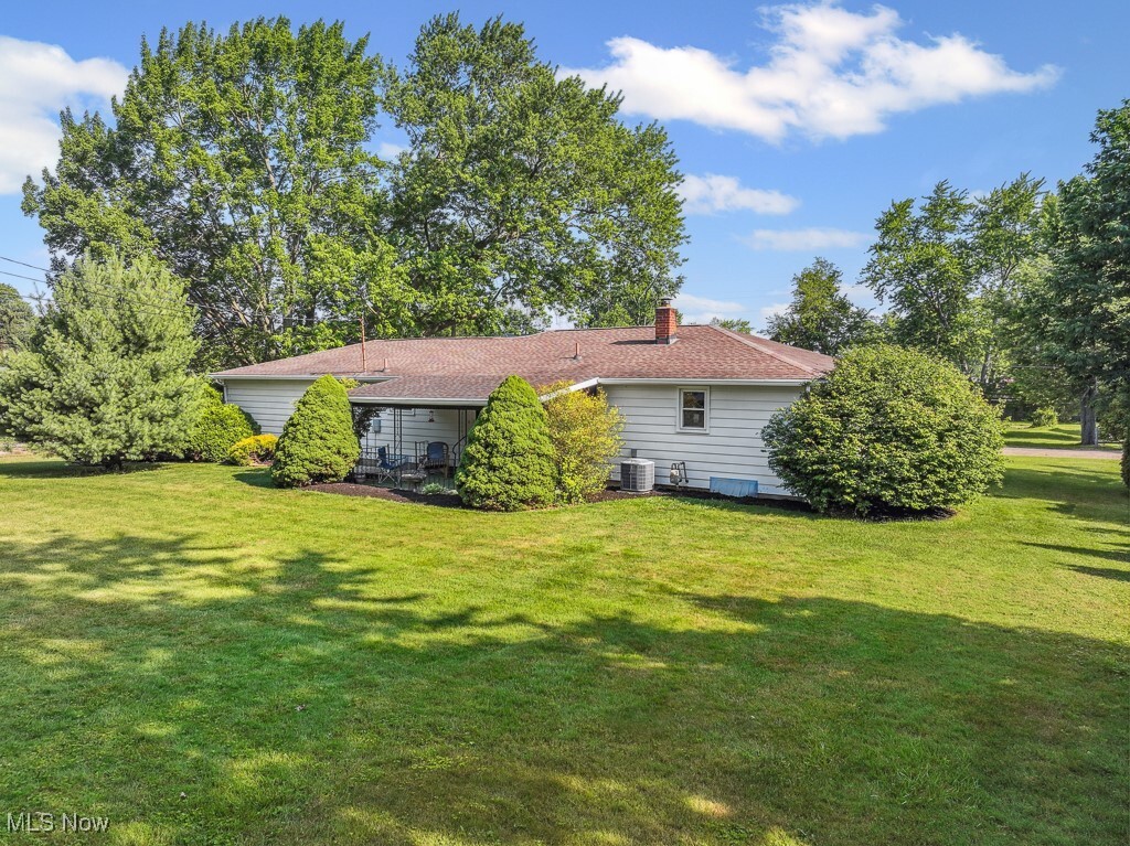 Property Photo: 679 W Florida Avenue OH 44672