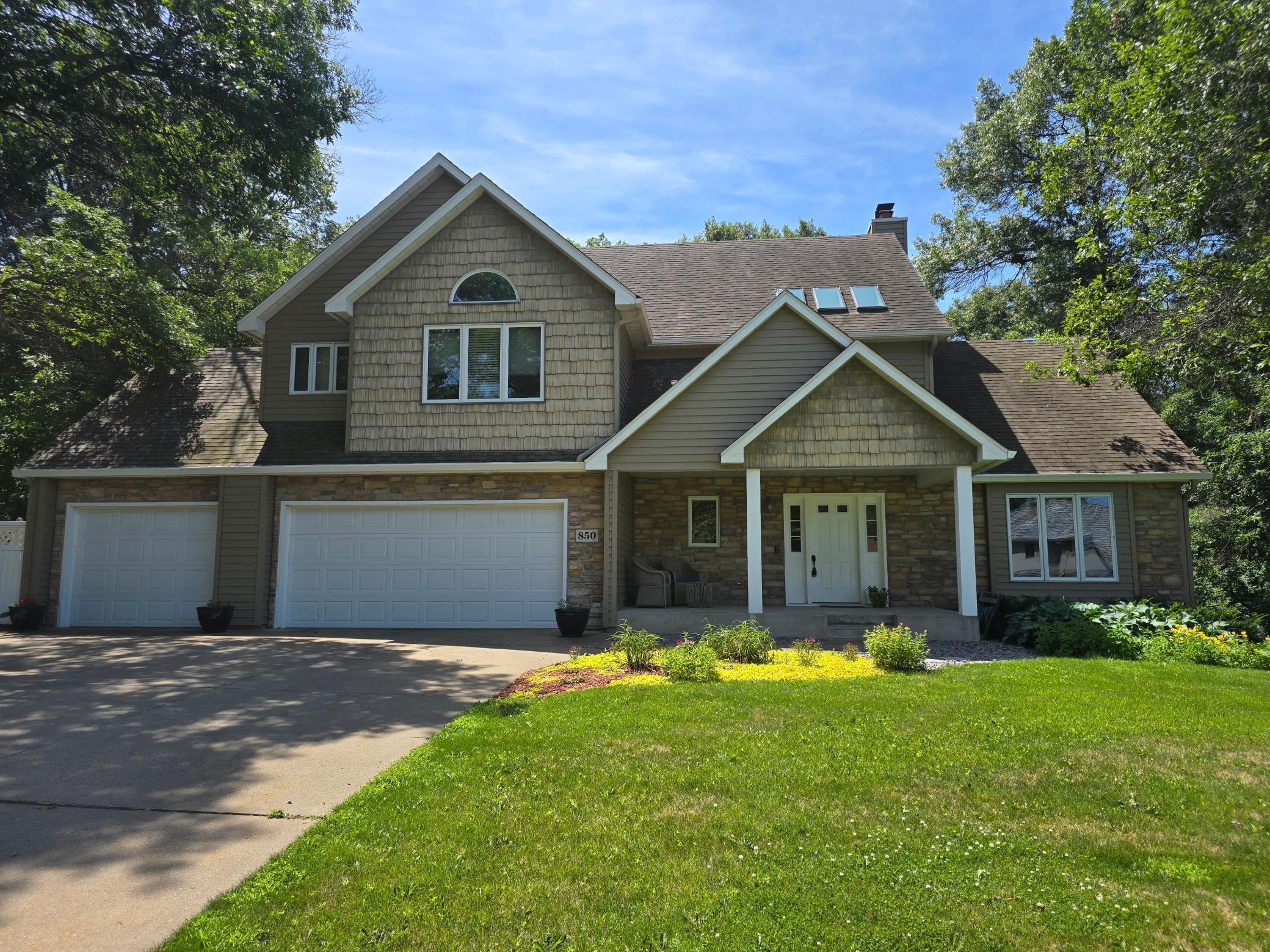 Property Photo: 850 Meadowlawn Court MN 56377