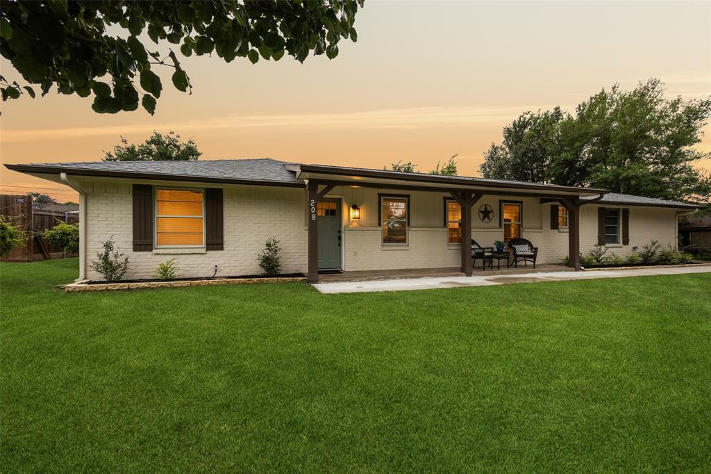 Property Photo: 208 E 7th Street TX 75078
