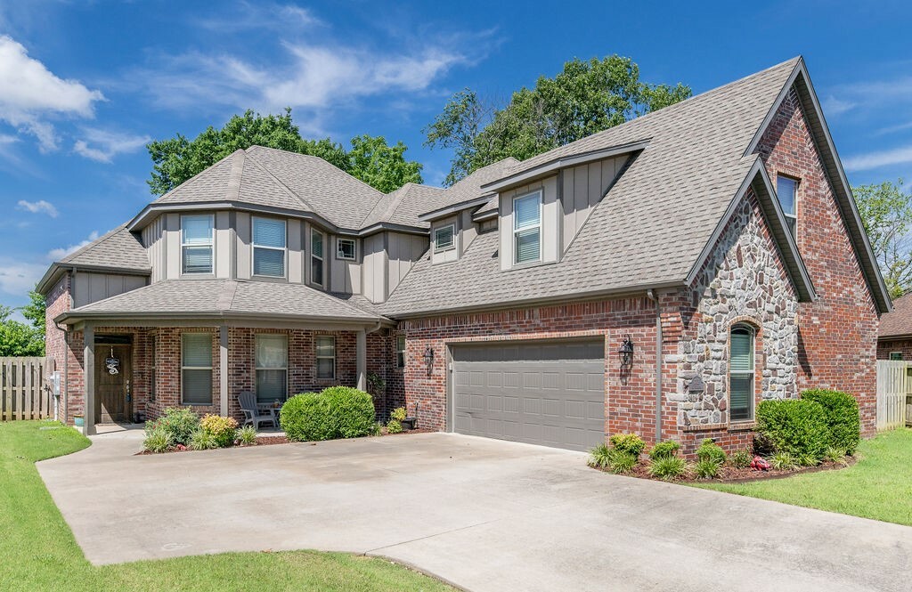 Property Photo: 1701 NE Steinbeck Drive AR 72712