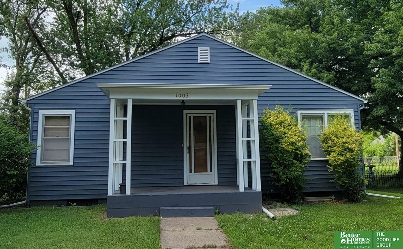Property Photo: 1003 N Blackburn Avenue NE 68467