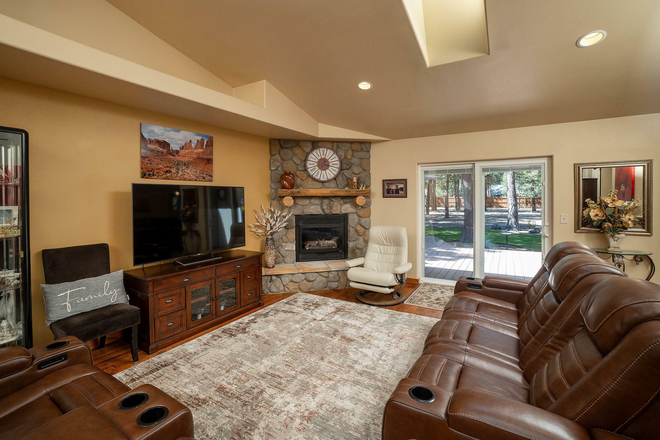 Property Photo: 15882 Sunrise Boulevard OR 97739