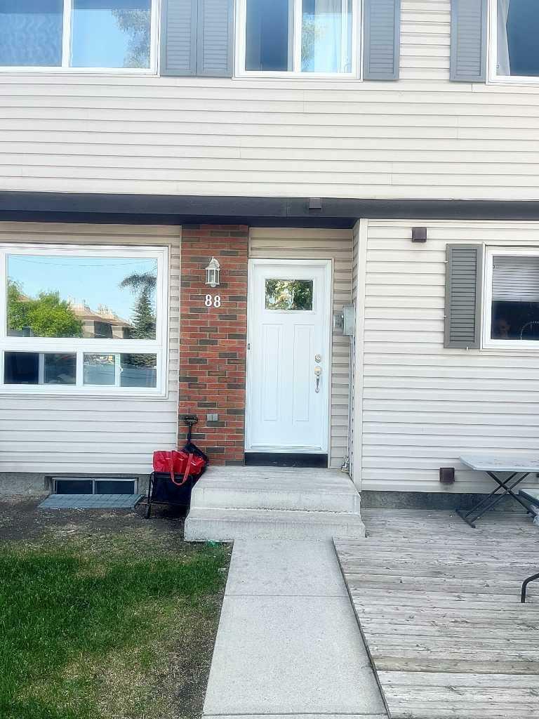 740 Bracewood Drive SW 88  Calgary AB T2W 3N3 photo