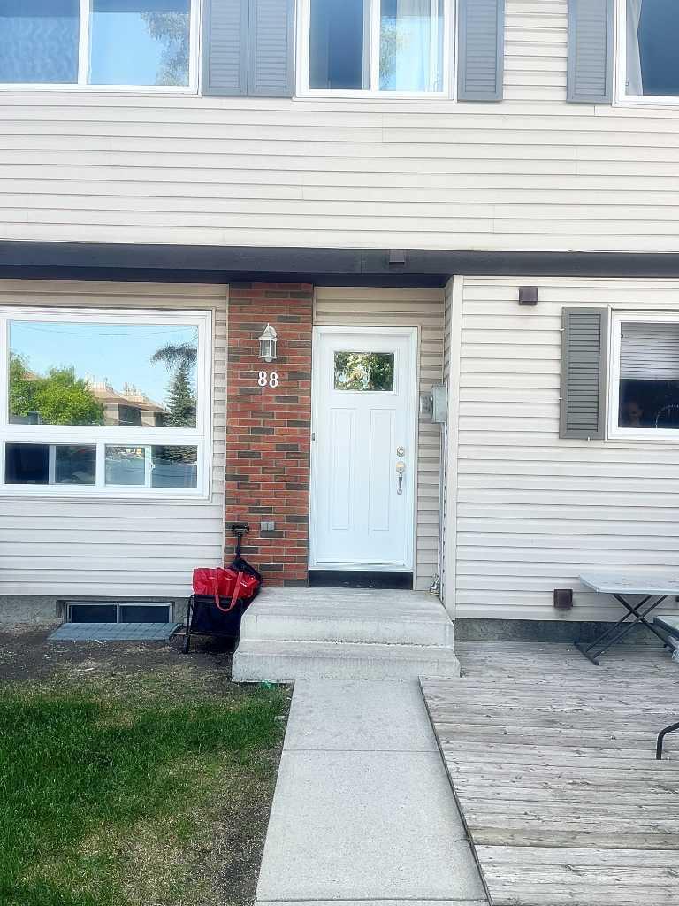 Photo de la propriété: 740 Bracewood Drive SW 88 AB T2W 3N3