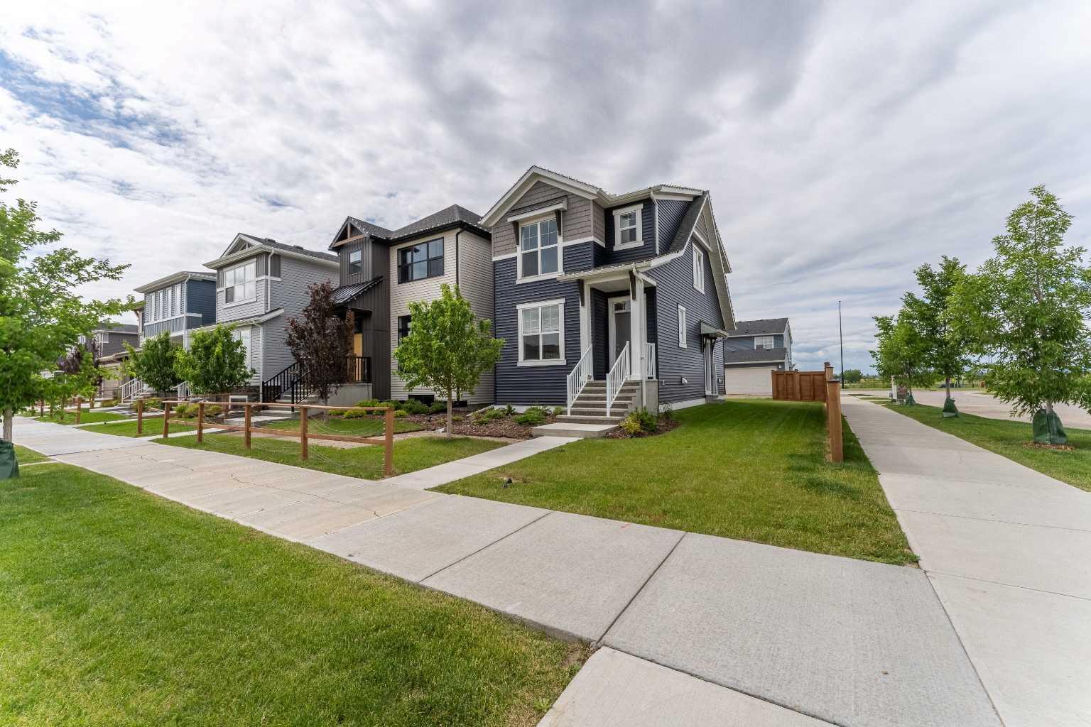 Property Photo: 121 Hotchkiss Way SE AB T3S 0G3