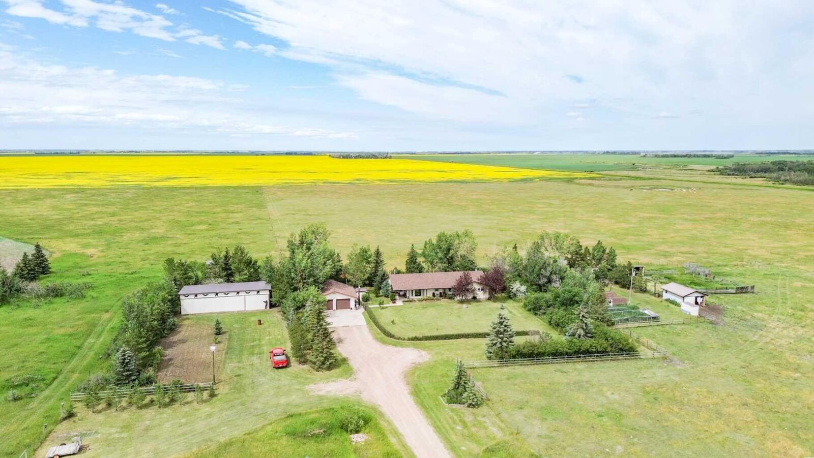Property Photo: 18320 Twp 39-0 AB T0C 2L0