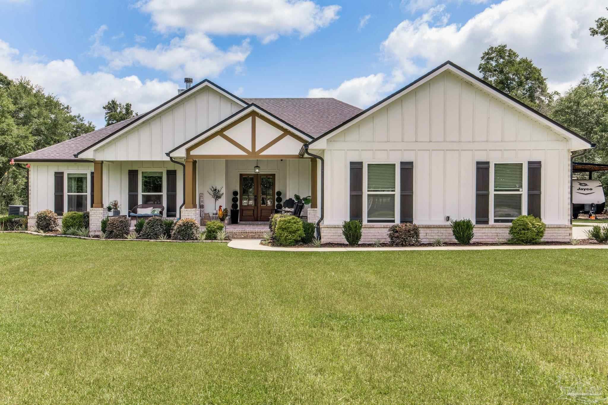 Property Photo: 8124 Hwy 89 FL 32570
