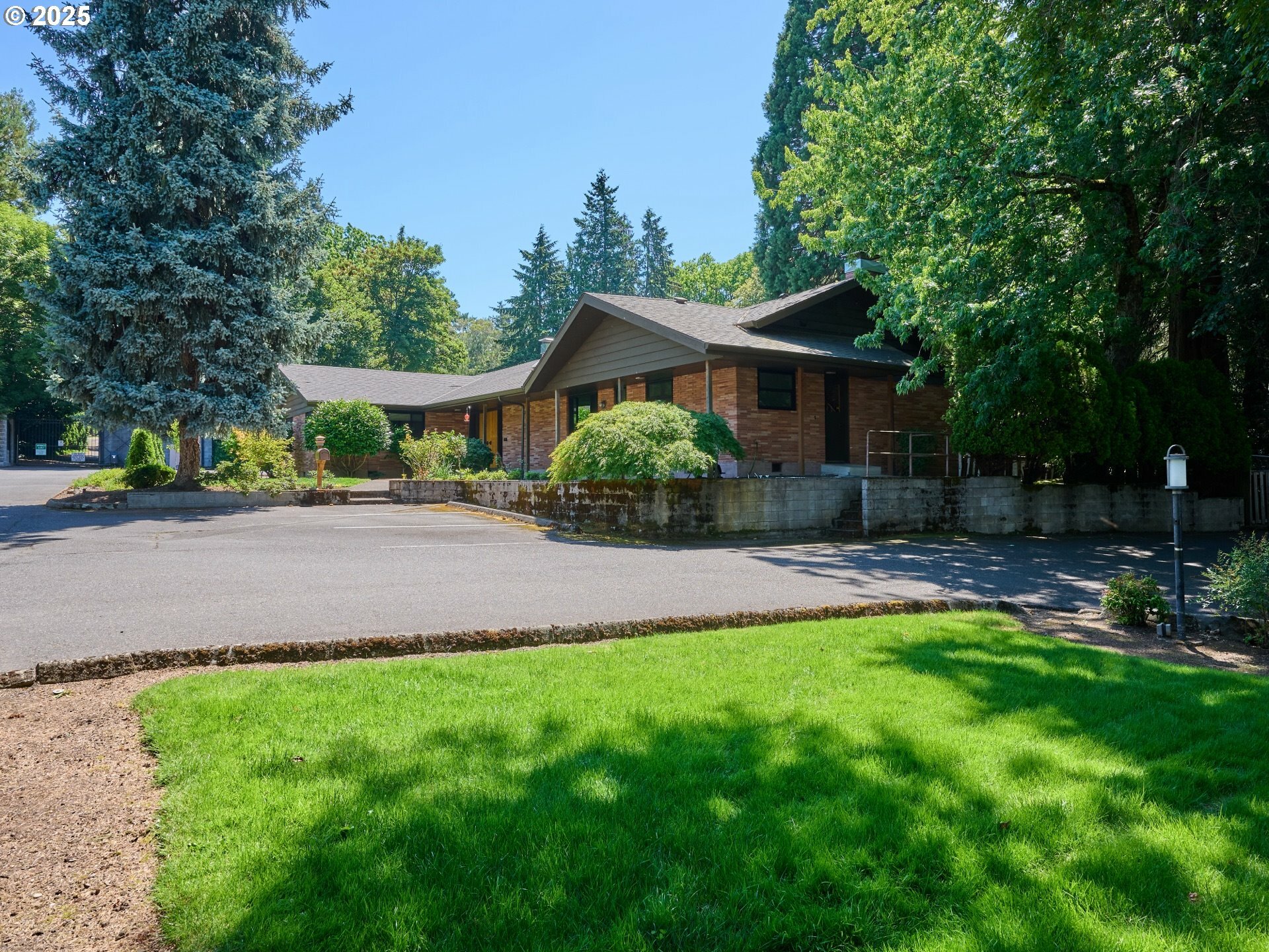 Property Photo: 790 SE Webber St 401 OR 97202