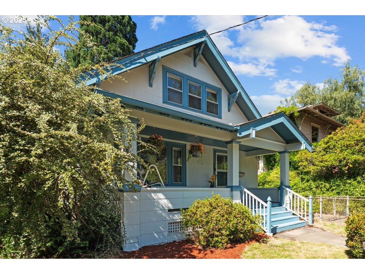 Property Photo: 3931 SE Taylor St OR 97214