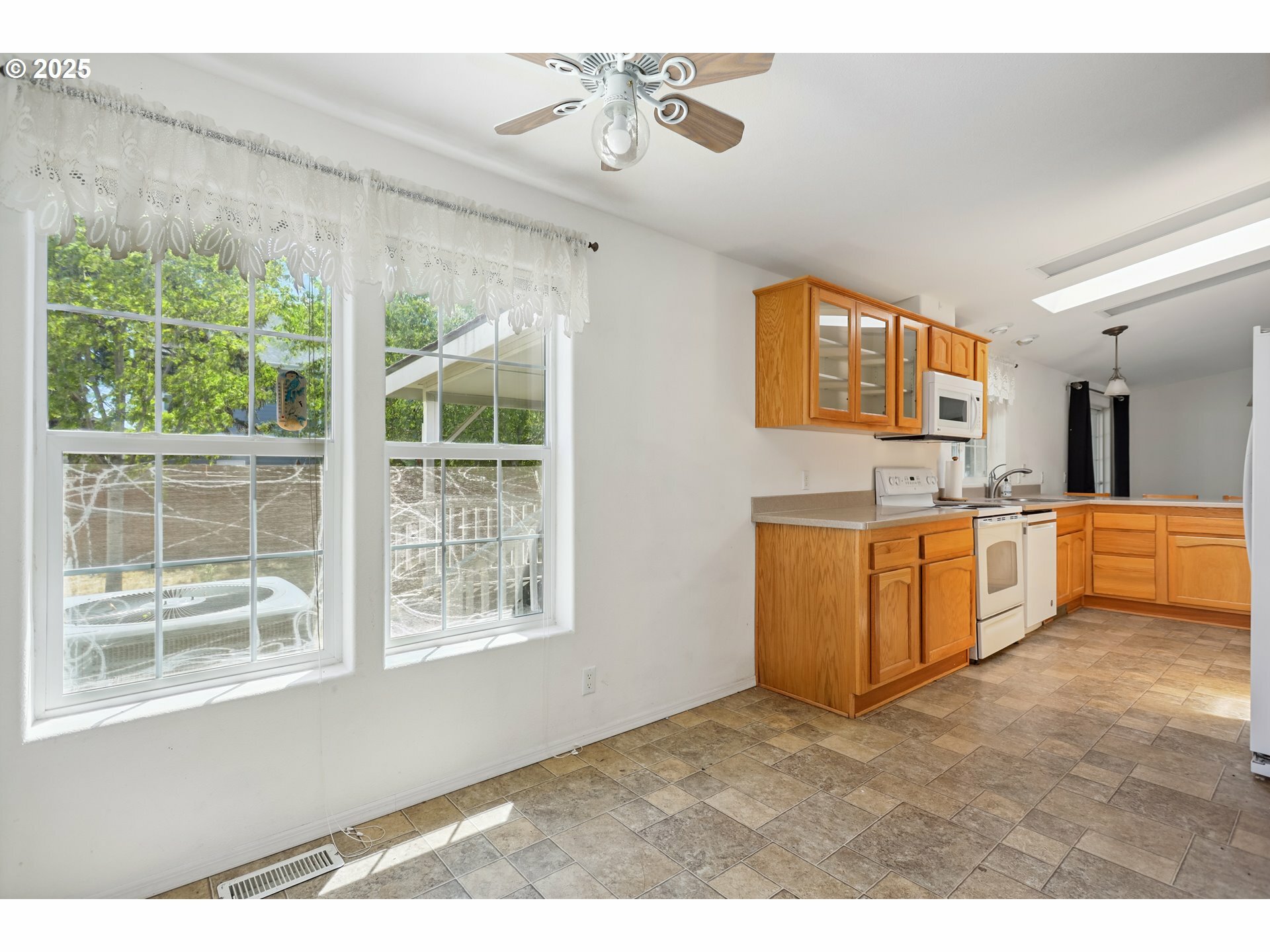 Property Photo: 315 NE 3rd St OR 97021