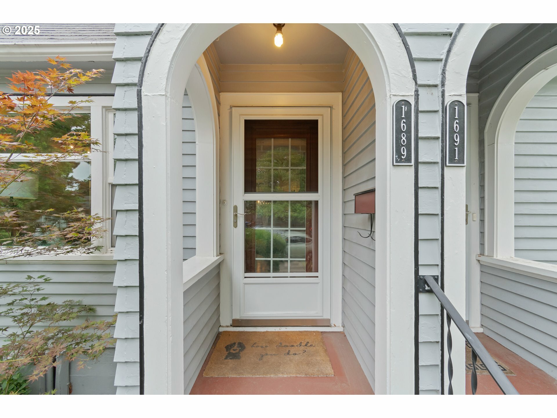 Property Photo: 1689 Olive St OR 97401