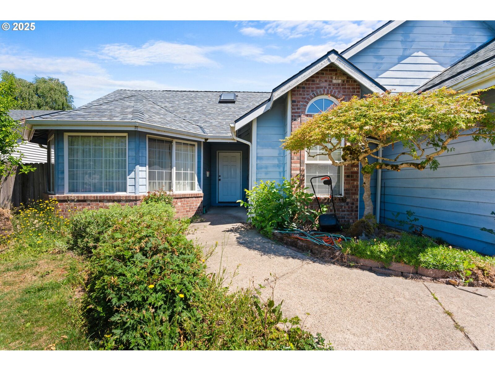 Property Photo:  4753 NE Fuhrer Ct  OR 97305 