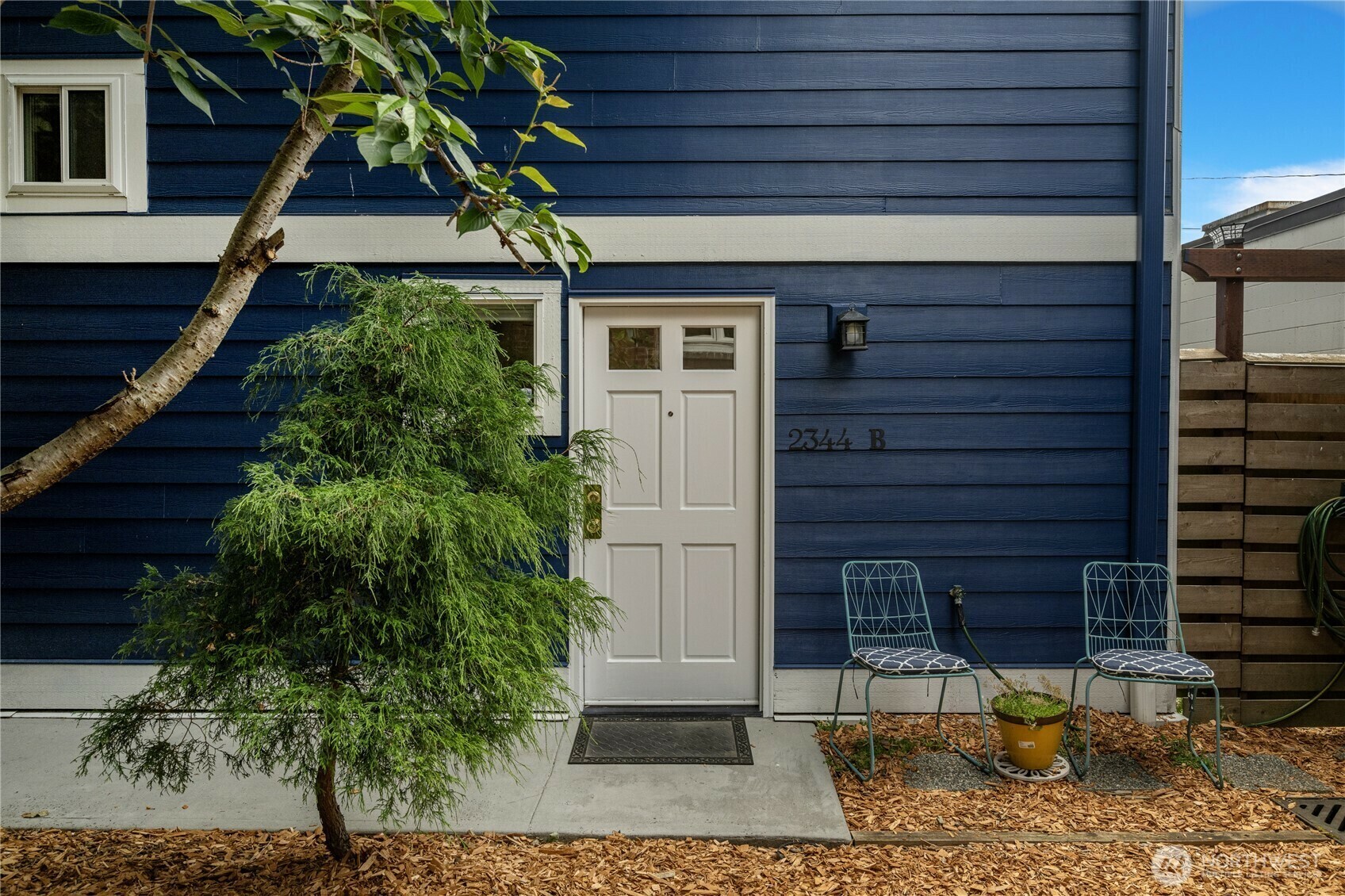 Property Photo: 2344 44th Avenue SW B WA 98116