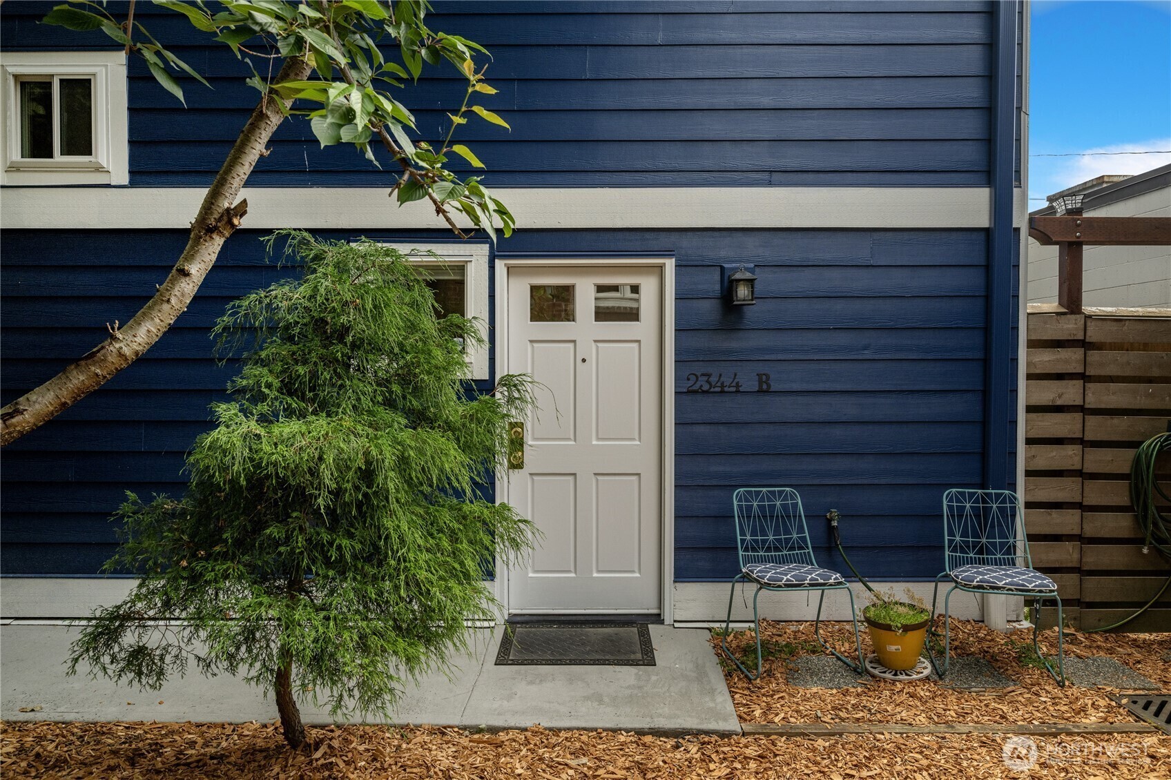 Property Photo: 2344 44th Avenue SW B WA 98116