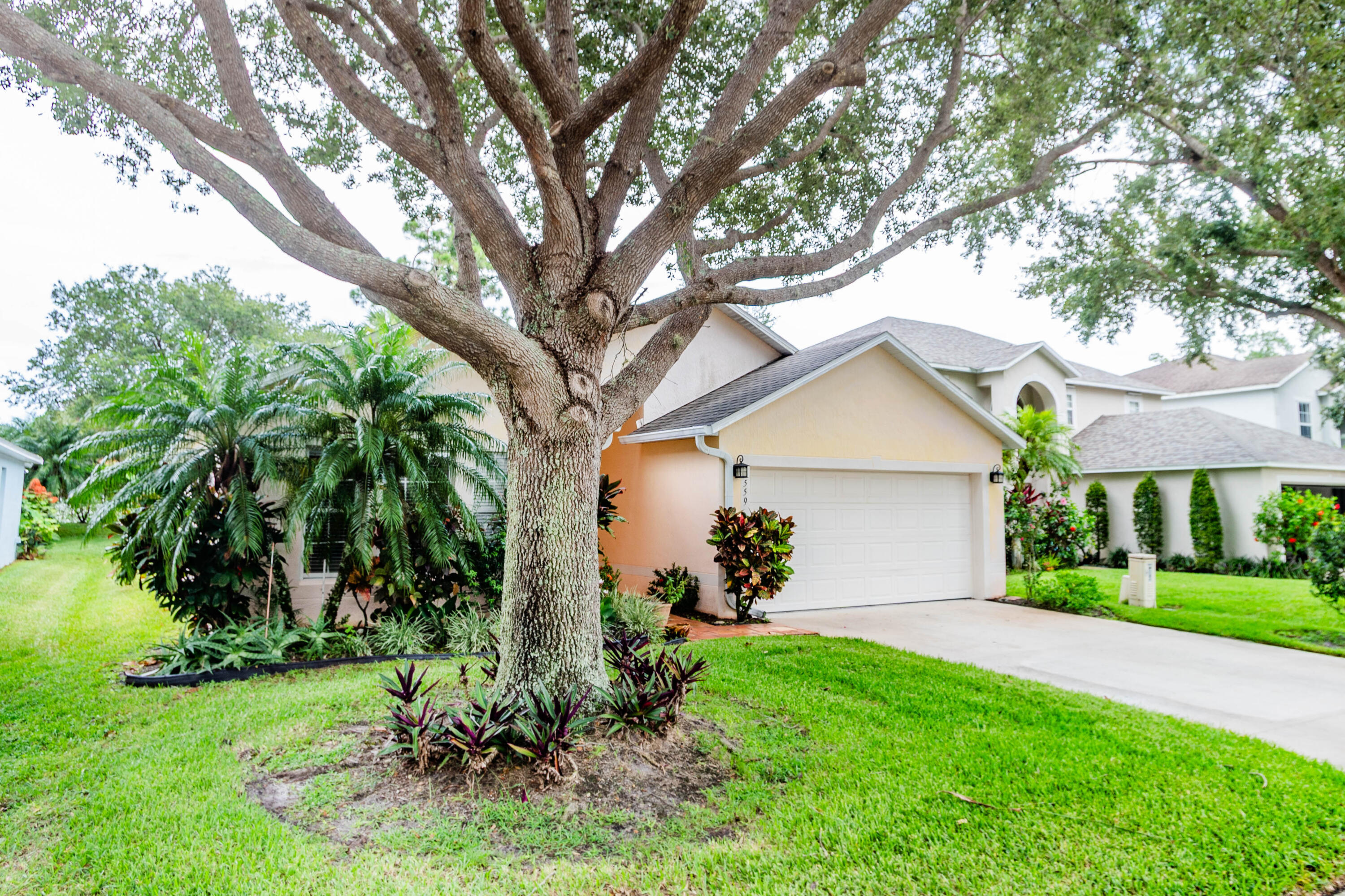 Property Photo: 2559 12th Square SW FL 32968