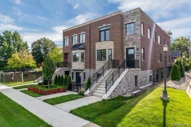 Property Photo:  1213 N Main Street  MI 48307 