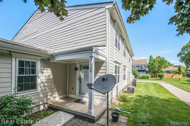 Property Photo: 39728 Village Wood Circle MI 48375