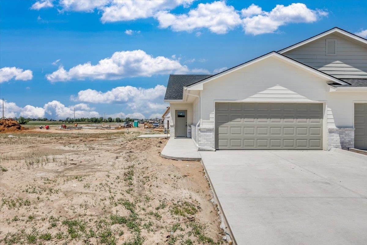 Property Photo: 1158-1160 W Trek Cir. KS 67052-1109