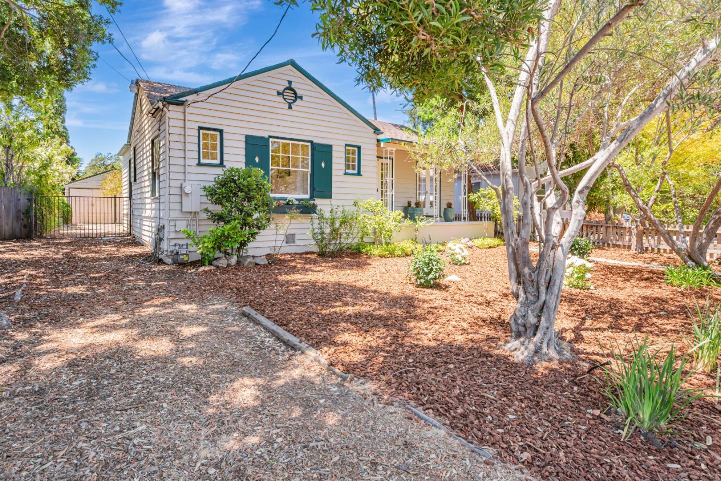 Property Photo: 755 Arnold Way CA 94025