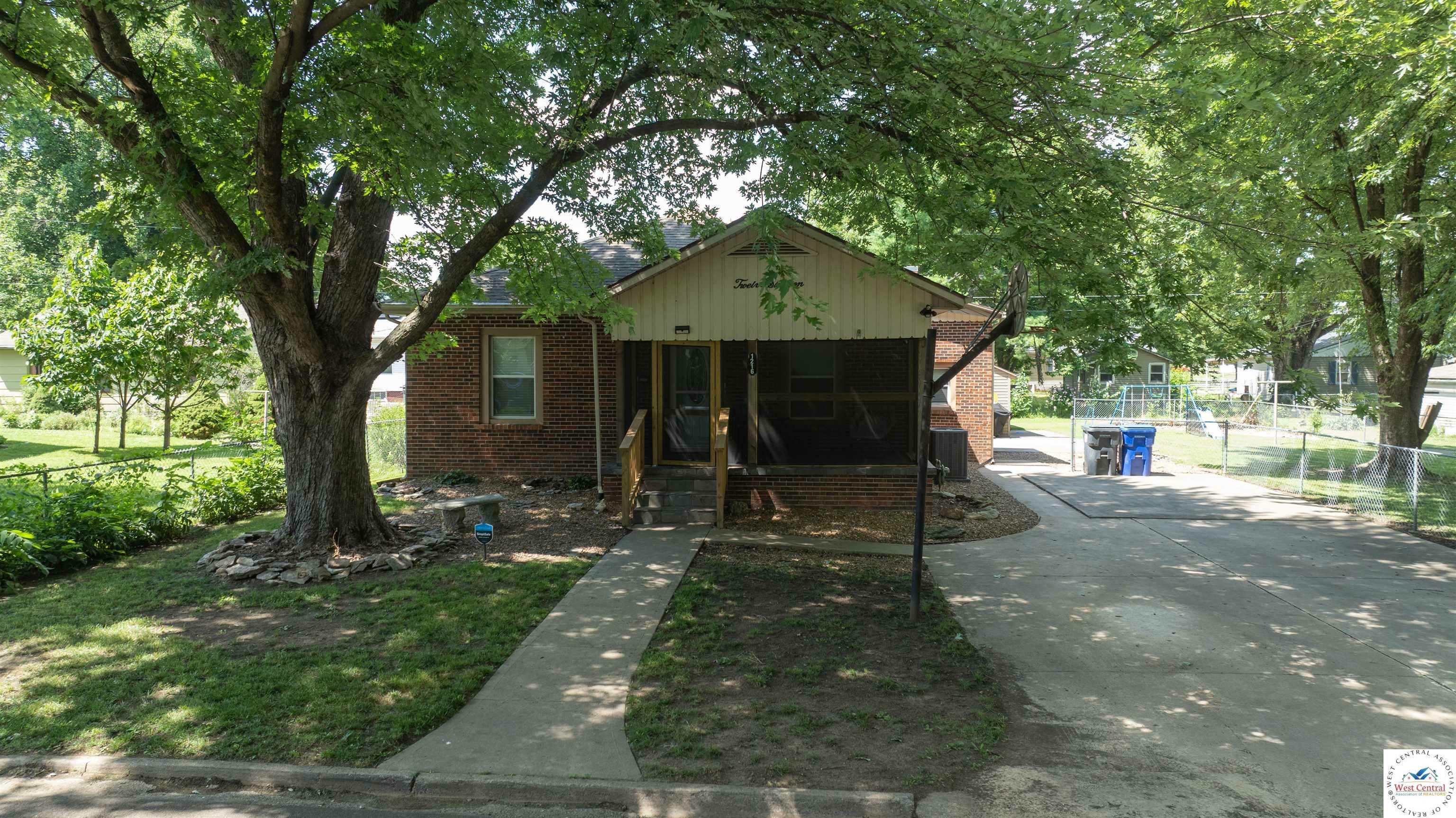 Property Photo: 1216 W 10th MO 65301