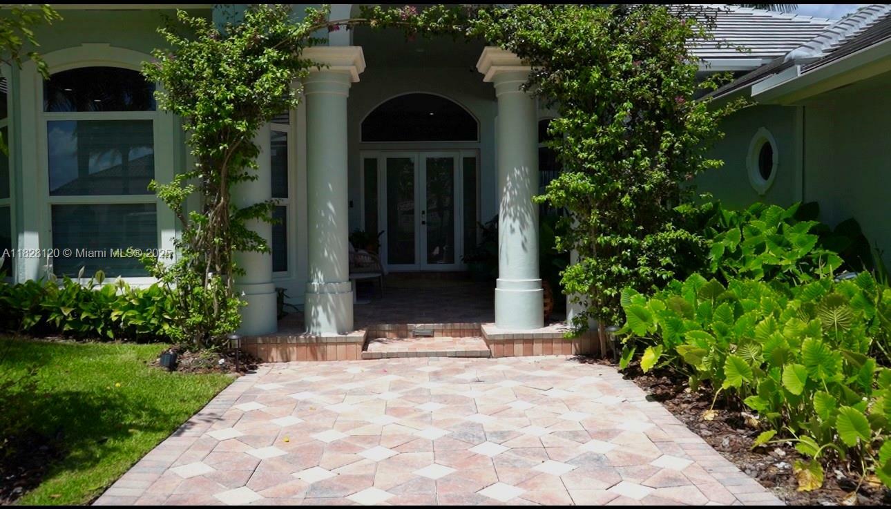 Property Photo: 2493 Poinciana Dr FL 33327