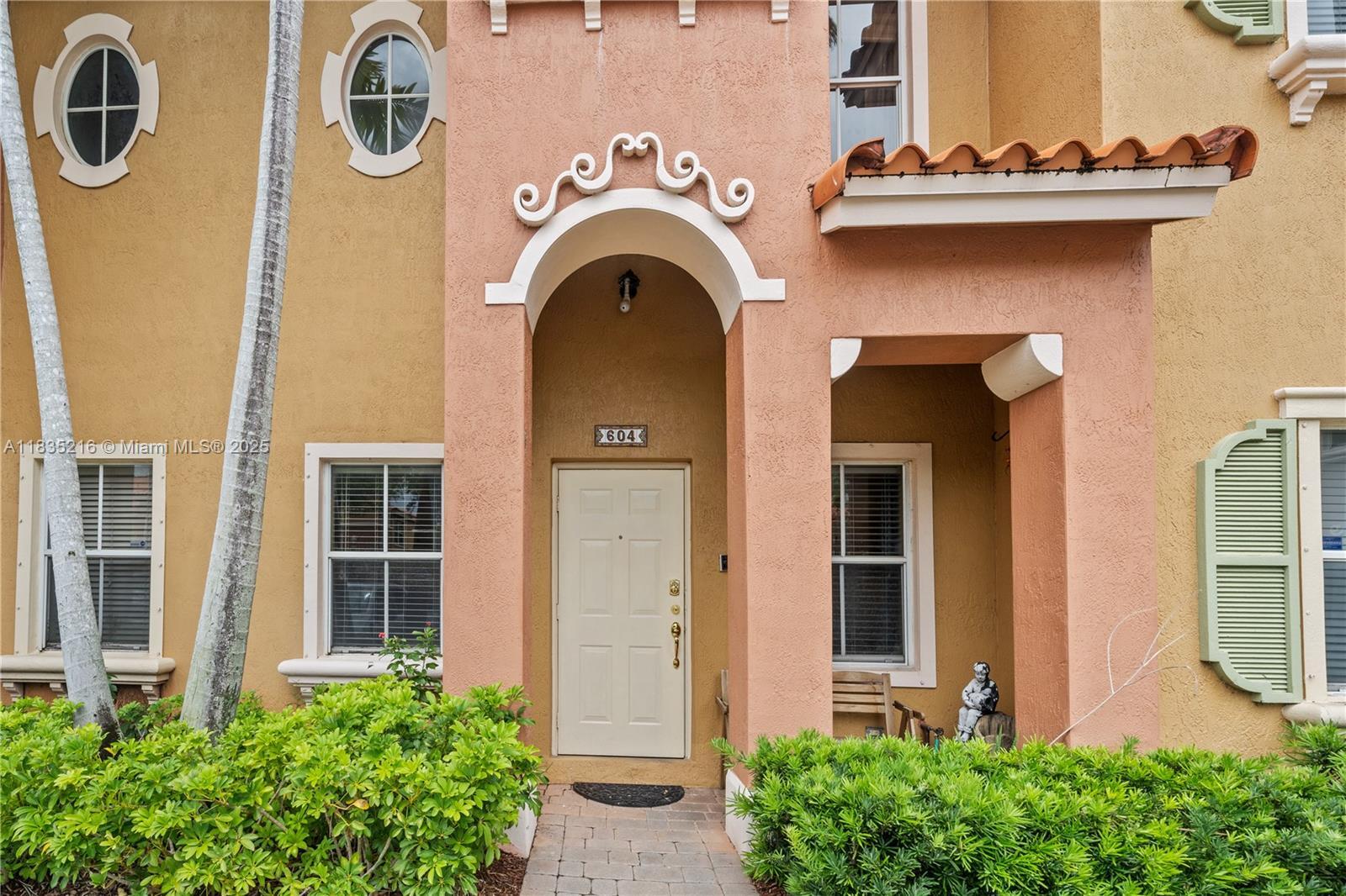 Property Photo: 604 SW 107th Ave 706 FL 33025