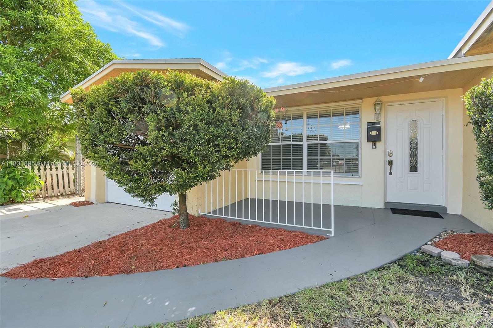 Property Photo: 880 SW 64th Ter FL 33068