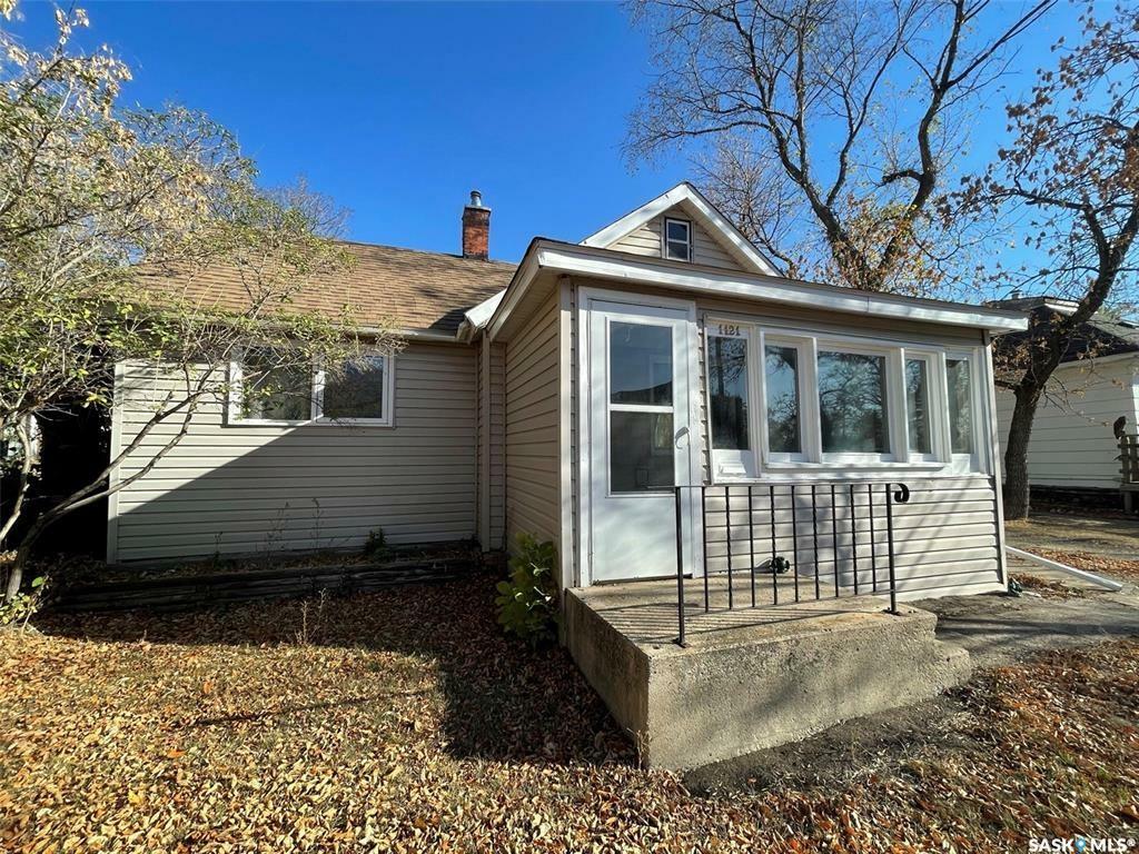 Property Photo: 1121 Valley Street SK S4A 0E3