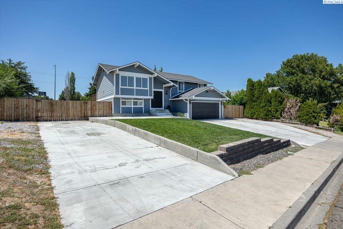 Property Photo: 1408 S Olympia Pl WA 99337