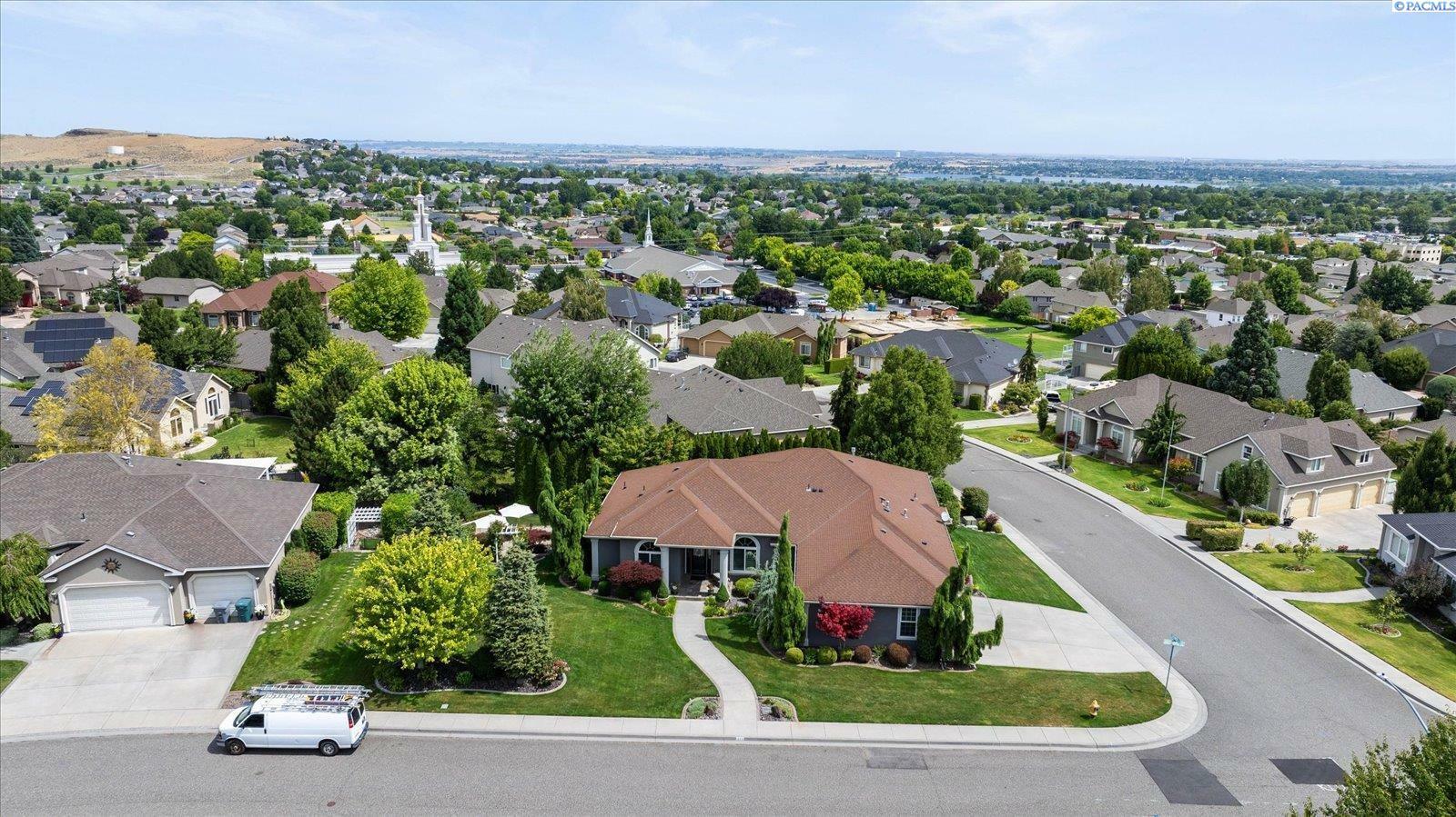 Property Photo: 332 Falconridge St. WA 99352