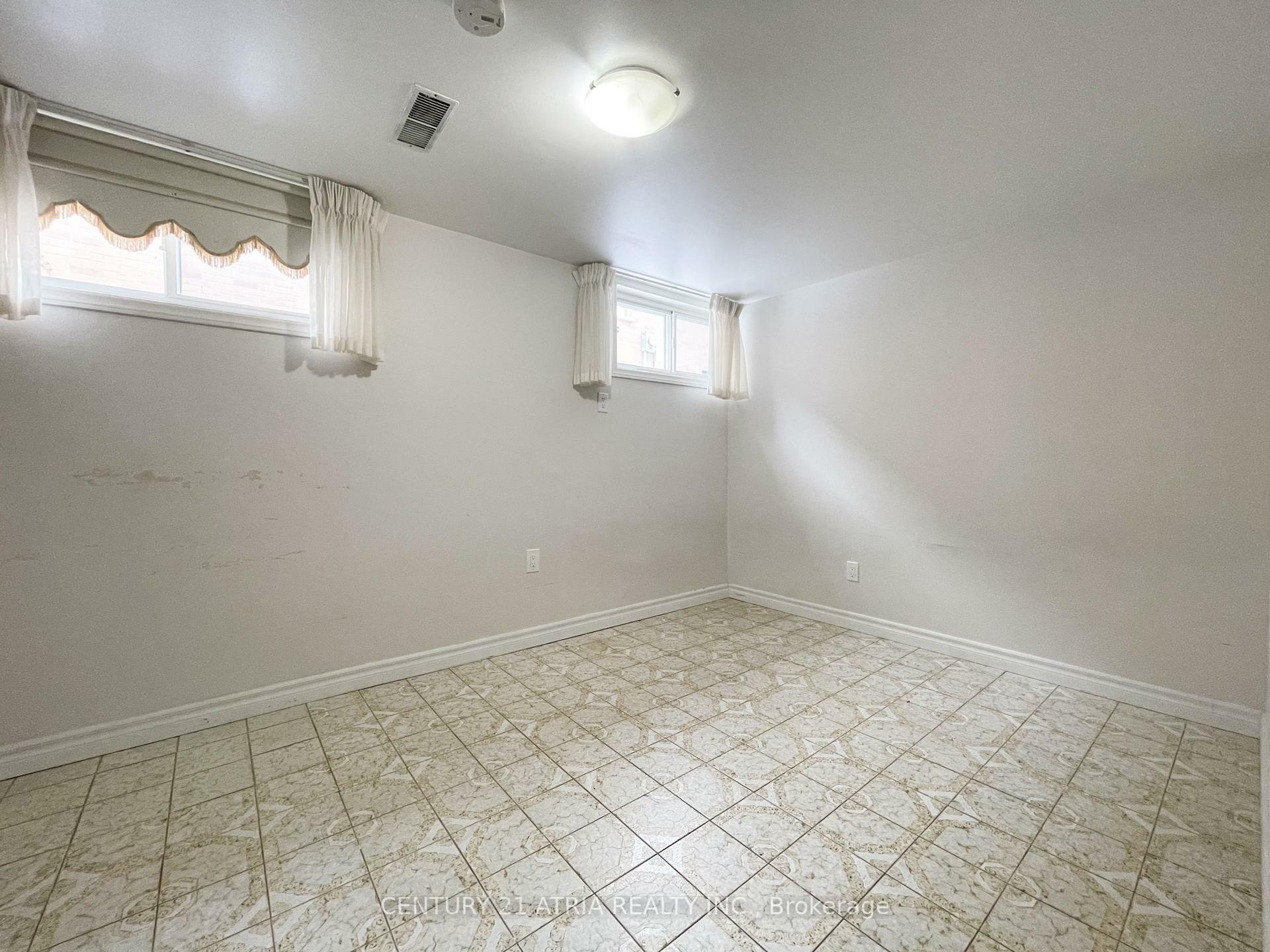 Property Photo: 27 Pindar Crescent Lower ON M2J 3L3