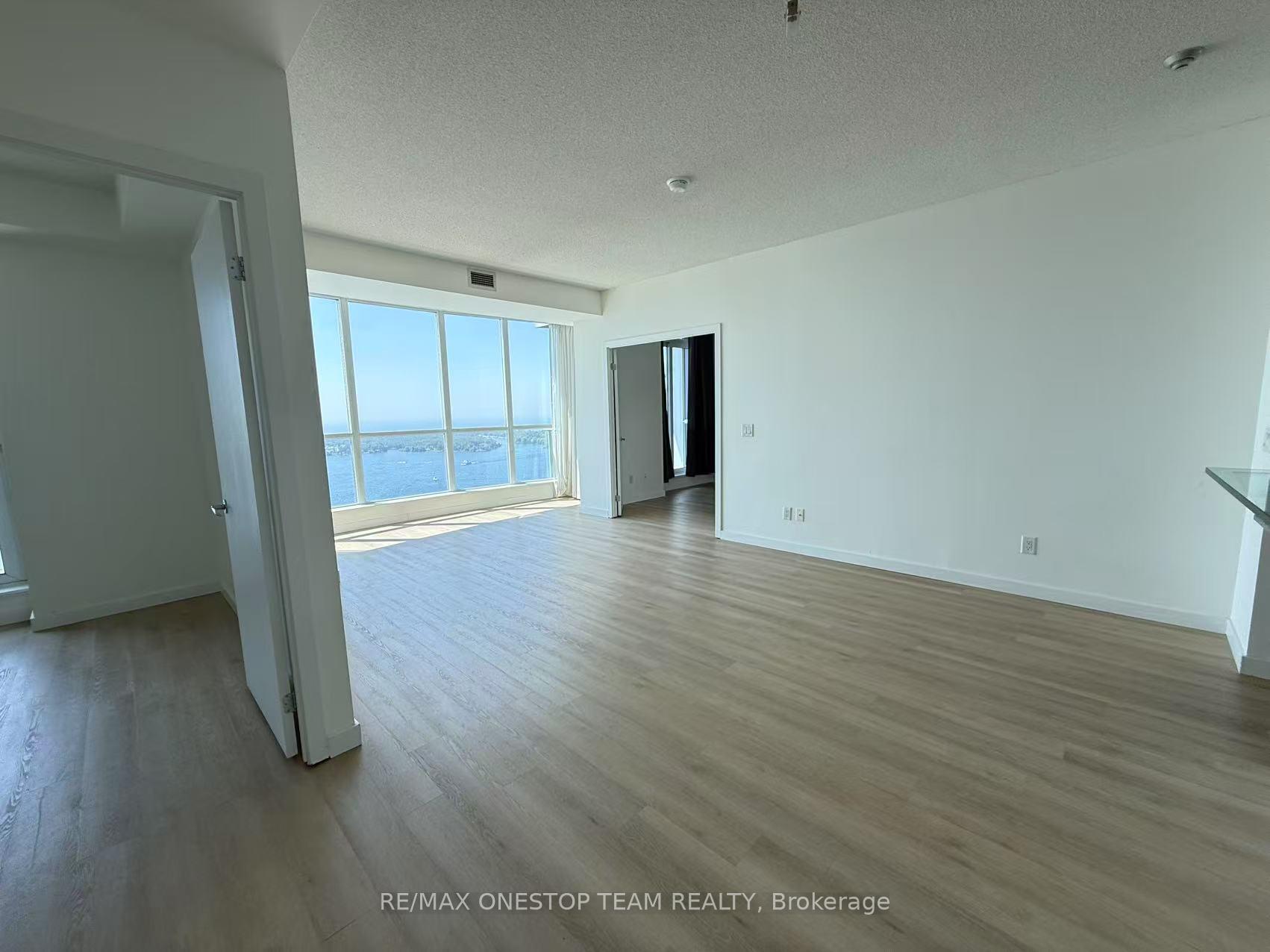 Property Photo: 208 Queens Quay W 3506 ON M5J 2Y5