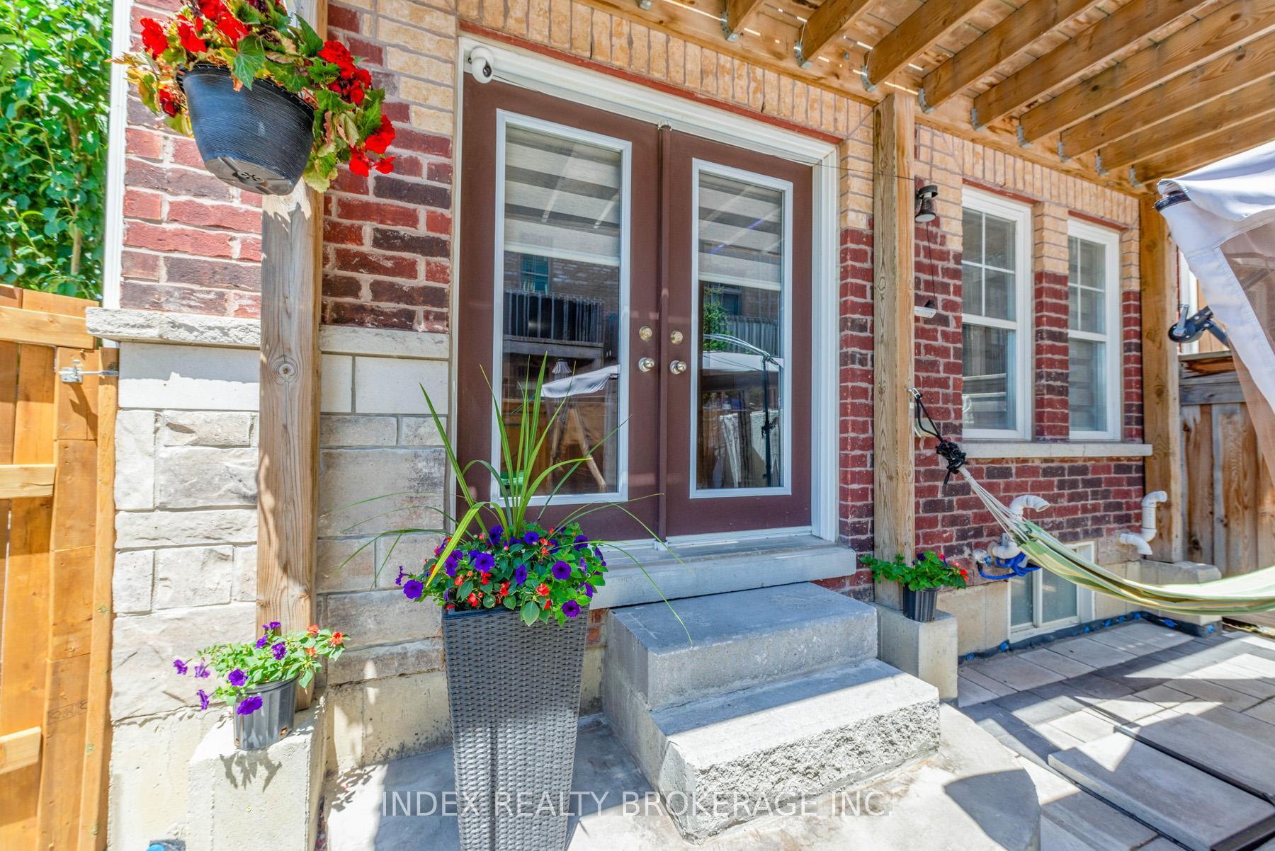 Property Photo: 10 Porter Avenue 26 ON L6L 0H1