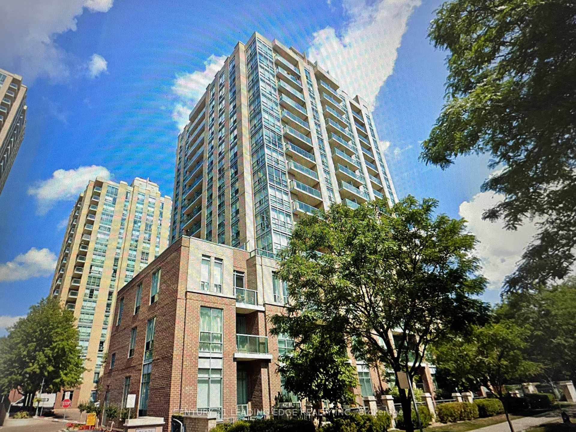 Property Photo: 28 Olive Avenue 1611 ON M2N 7E6