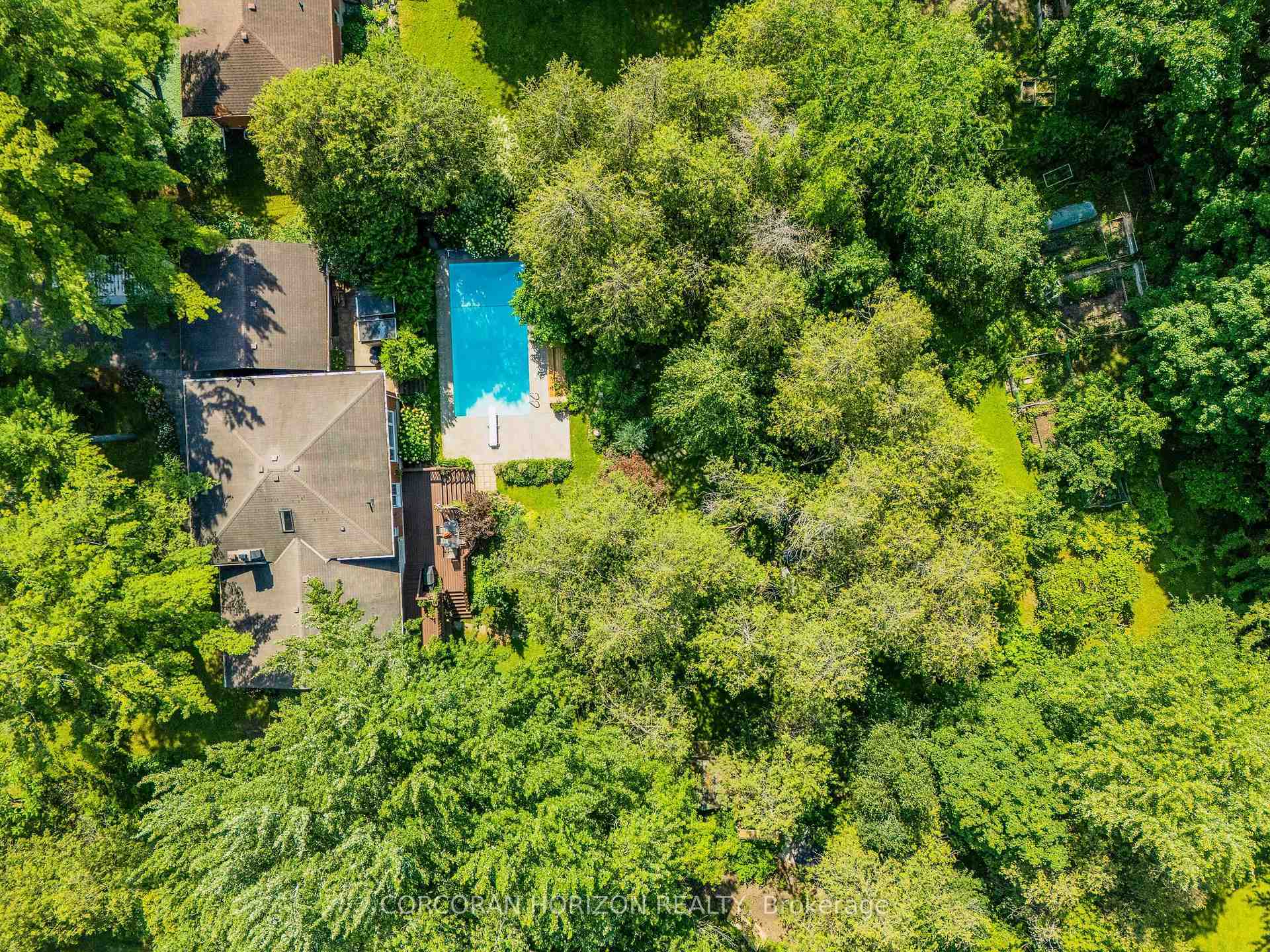 Property Photo: 8 Sunbridge Crescent ON N2K 1T3