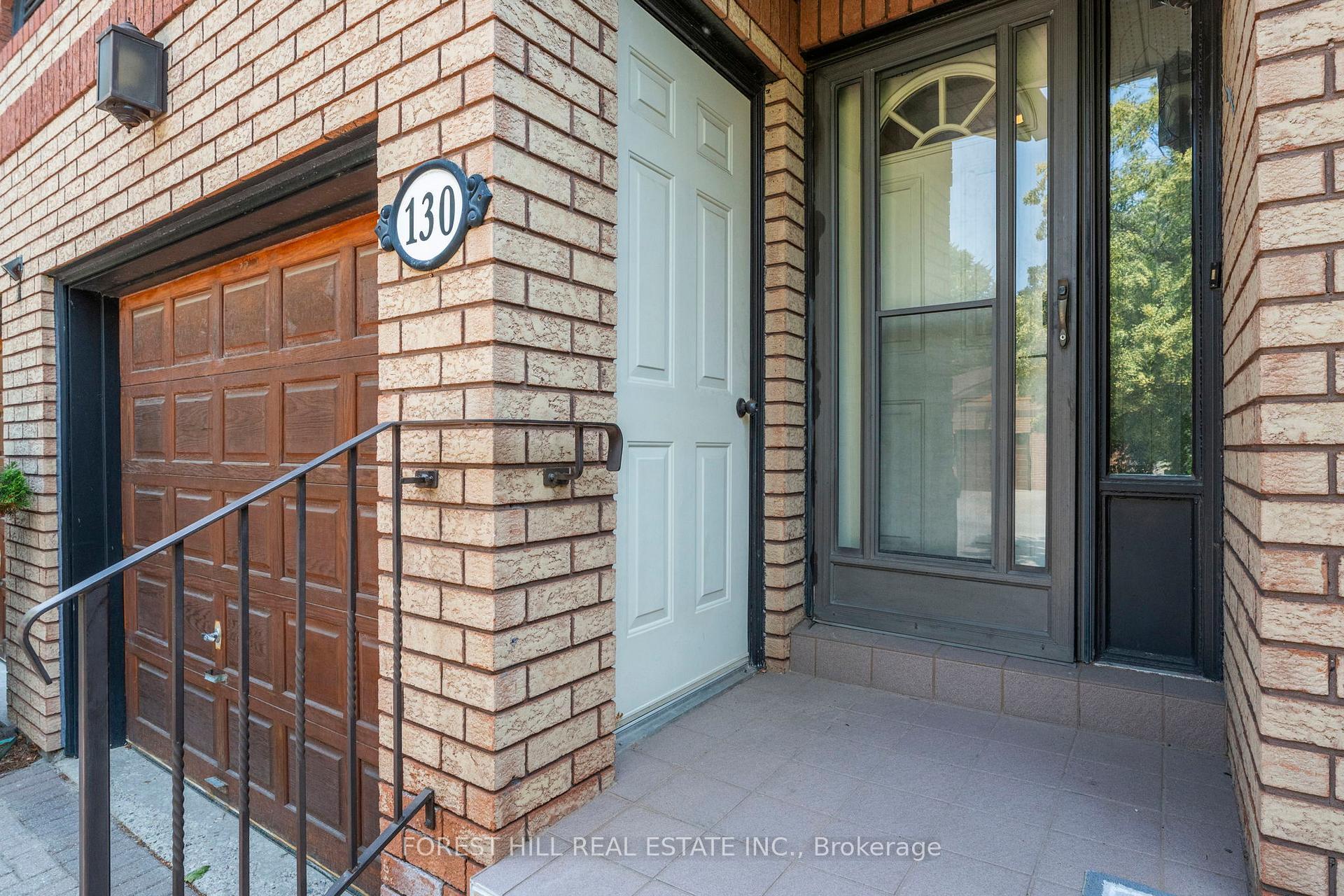 Property Photo: 130 Green Briar Road ON L9R 1S2