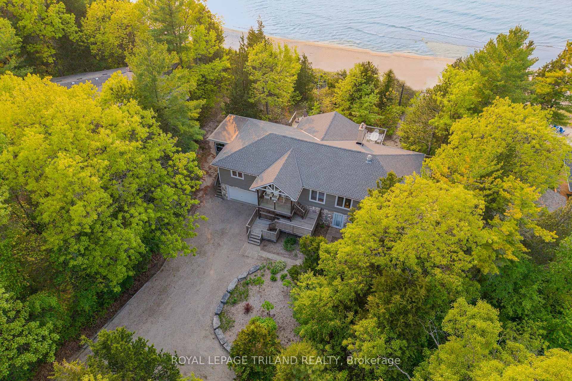 Property Photo: 9856 Huron Place ON N0M 1T0