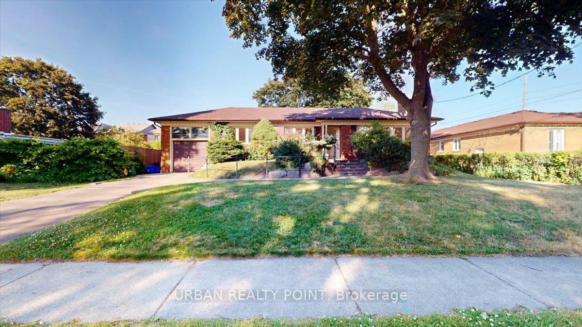 207 Reynolds Street  Whitby ON L1N 3W8 photo