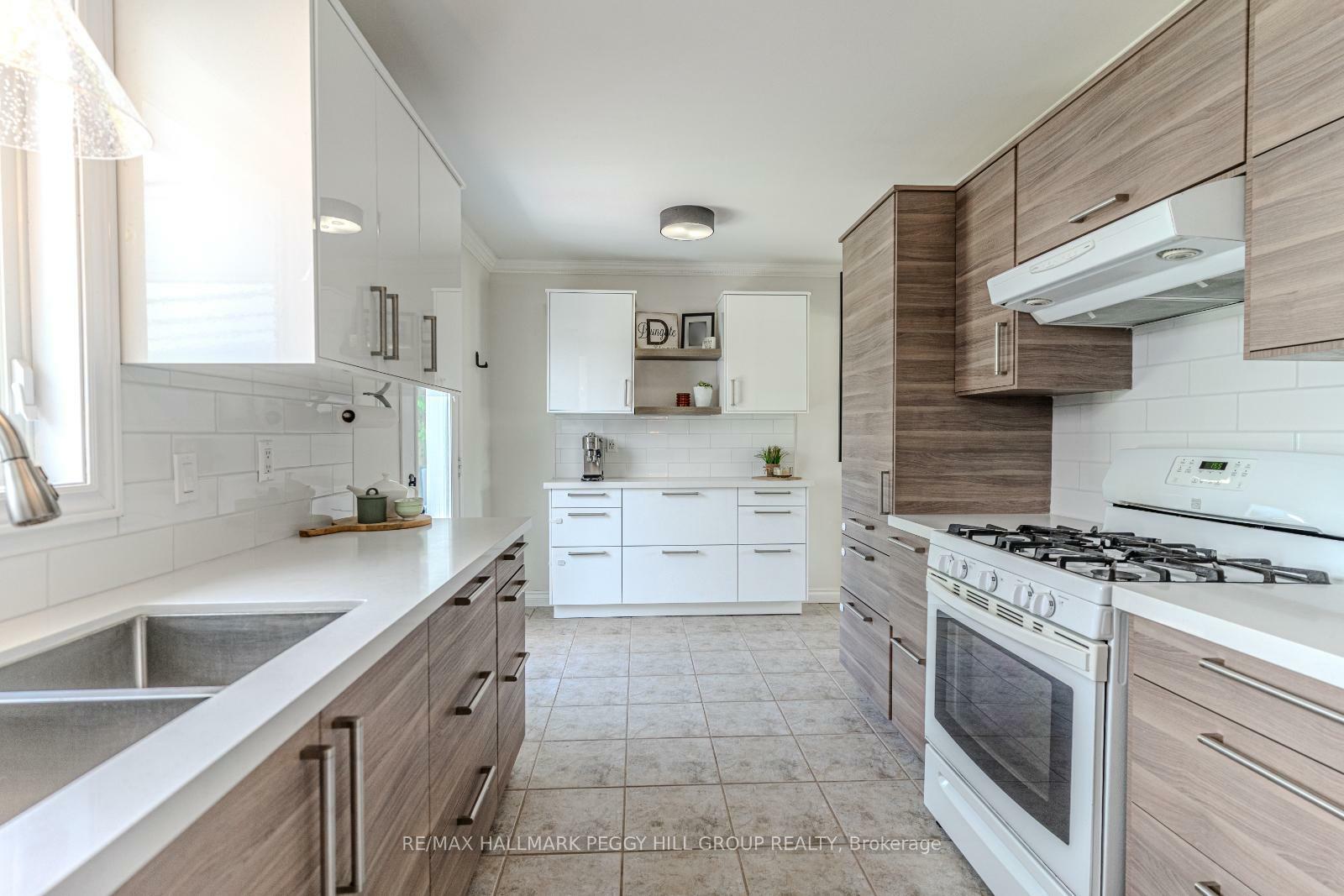Property Photo: 27 Foyston Park Circle ON L9X 0A1